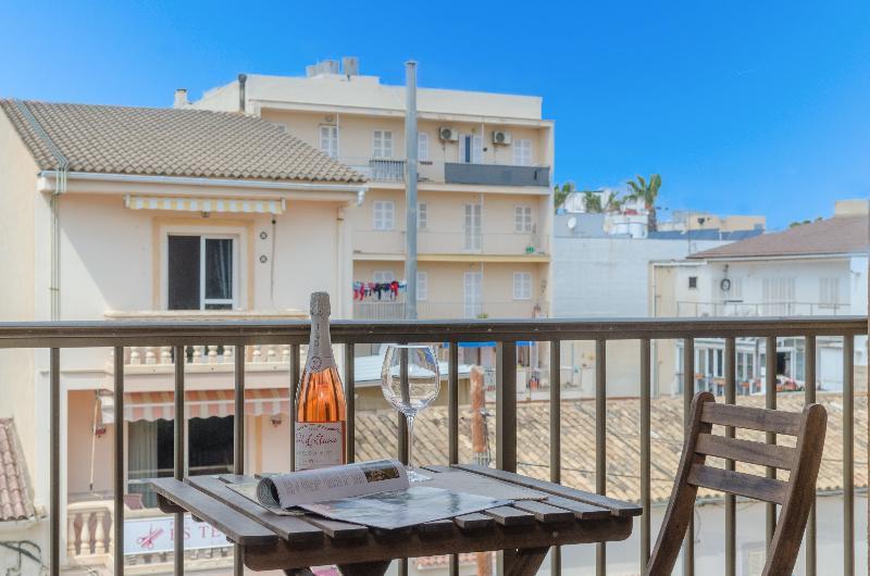 Yourhouse Arena Hotel